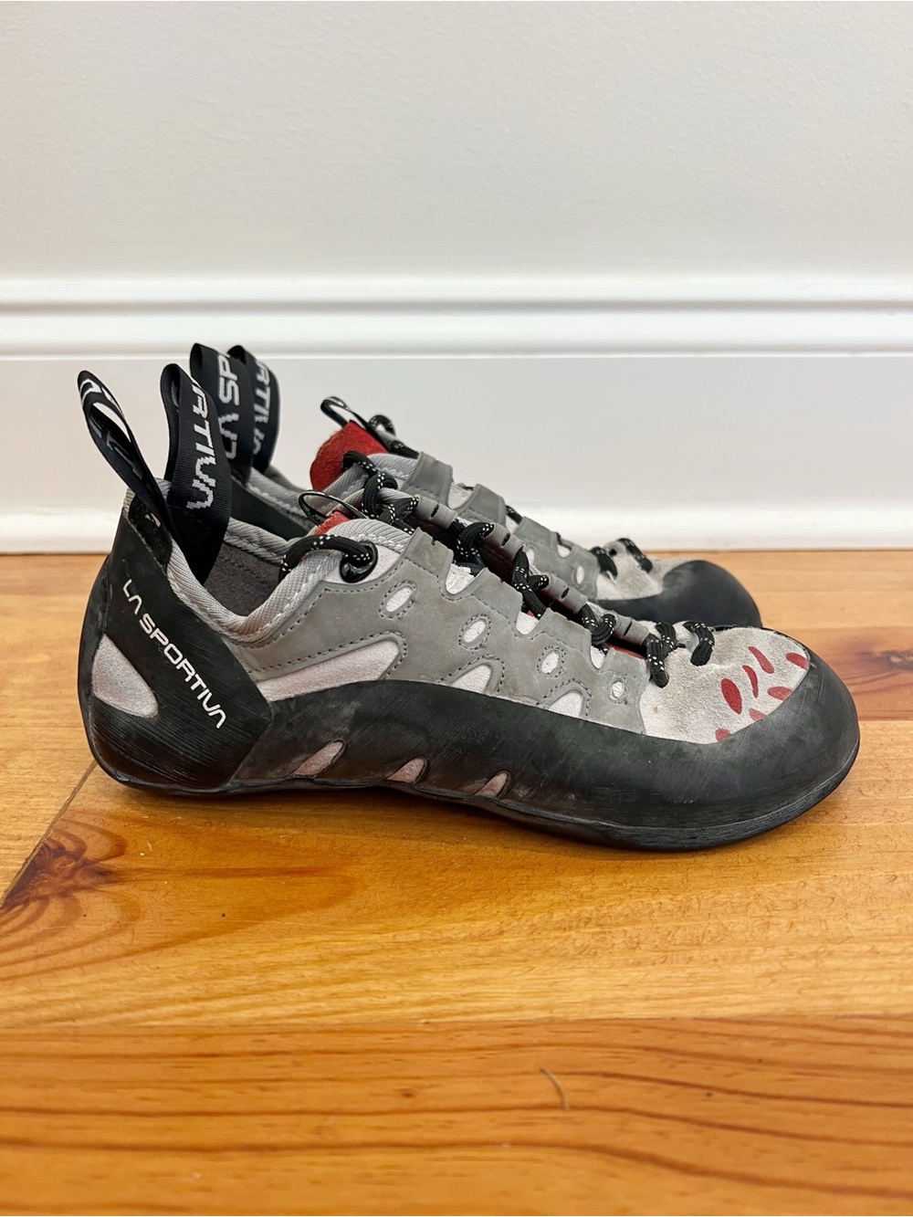 La Sportiva Tarantulace Rock Climbing Shoes Womens Size 5 EU 37 Gray Red 10QTU